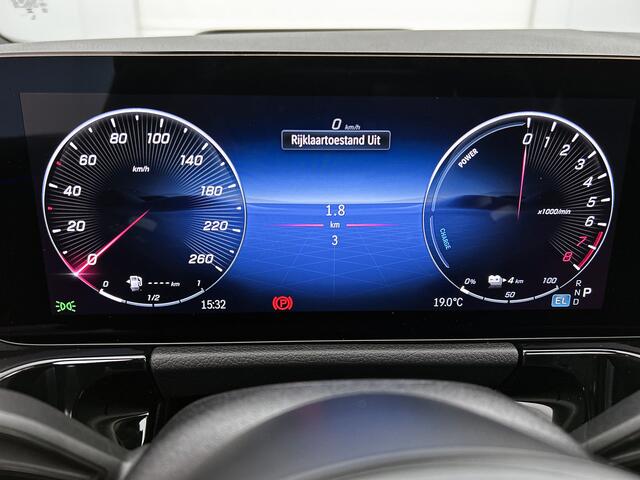 Mercedes-Benz GLA-KLASSE 250 e 140 Year Edition | Plus pakket | Nightpakket | Trekhaak | Panoramaschuifdak | 360° camera | 20" tien-dubbelspaaks AMG velgen | Warmtewerend, donkergetint glas |