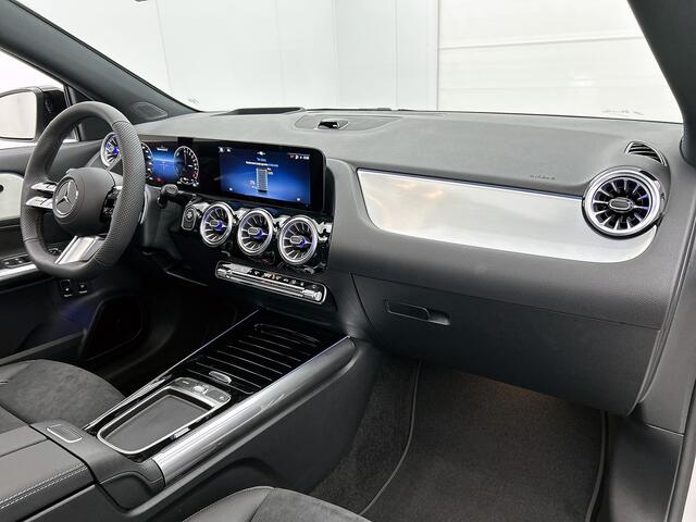 Mercedes-Benz GLA-KLASSE 250 e 140 Year Edition | Plus pakket | Nightpakket | Trekhaak | Panoramaschuifdak | 360° camera | 20" tien-dubbelspaaks AMG velgen | Warmtewerend, donkergetint glas |