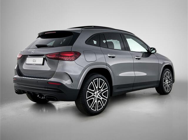 Mercedes-Benz GLA-KLASSE 250 e 140 Year Edition | Plus pakket | Nightpakket | Parkeerpakket | Panoramaschuifdak | 20" tien-dubbelspaaks AMG velgen | Warmtewerend, donkergetint glas |