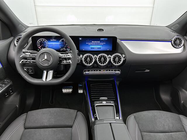 Mercedes-Benz GLA-KLASSE 250 e 140 Year Edition | Plus pakket | Nightpakket | Parkeerpakket | Panoramaschuifdak | 20" tien-dubbelspaaks AMG velgen | Warmtewerend, donkergetint glas |