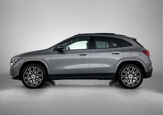 Mercedes-Benz GLA-KLASSE 250 e 140 Year Edition | Plus pakket | Nightpakket | Parkeerpakket | Panoramaschuifdak | 20" tien-dubbelspaaks AMG velgen | Warmtewerend, donkergetint glas |