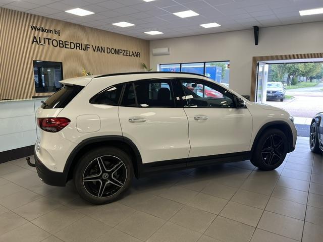 Mercedes-Benz GLA-KLASSE 250 e AMG Line PLUG-IN HYBRID / PANODAK / LEDER / TREKH. /