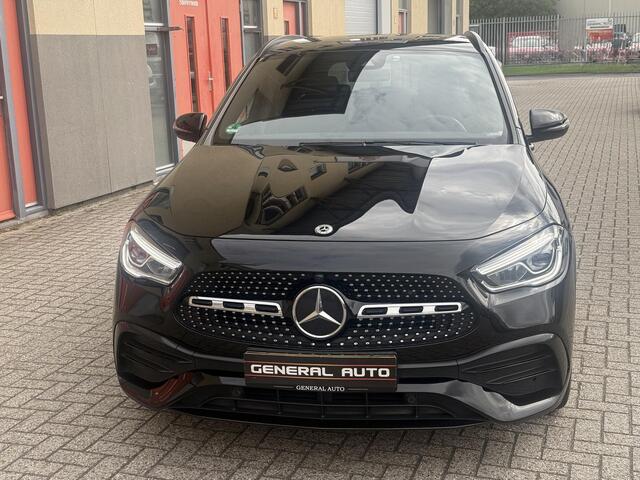 Mercedes-Benz GLA-KLASSE 200 AMG Line, Automaat, Alcantara
