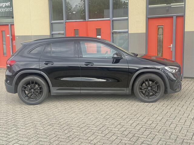 Mercedes-Benz GLA-KLASSE 200 AMG Line, Automaat, Alcantara