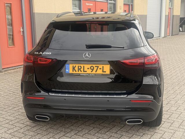 Mercedes-Benz GLA-KLASSE 200 AMG Line, Automaat, Alcantara