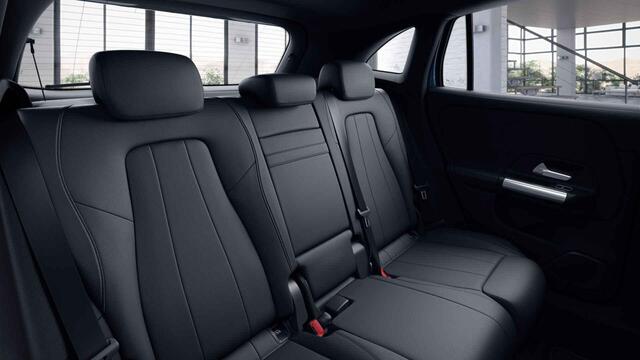 Mercedes-Benz GLA-KLASSE 250 e AMG Line | Stoelverwarming | Achteruitrijcamera | Apple Carplay |