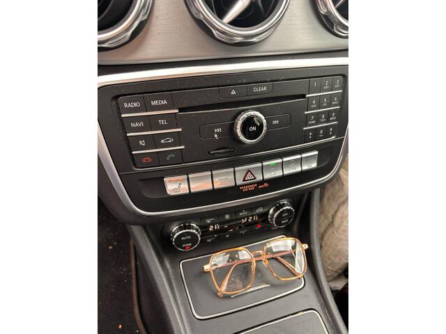 Mercedes-Benz GLA-KLASSE 180 Business Solution AMG