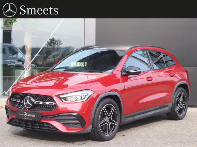 Mercedes-Benz GLA-KLASSE 200 Business Solution AMG l Trekhaak l Panoramadak l Stoelverwarming
