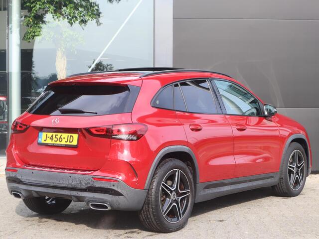 Mercedes-Benz GLA-KLASSE 200 Business Solution AMG l Trekhaak l Panoramadak l Stoelverwarming