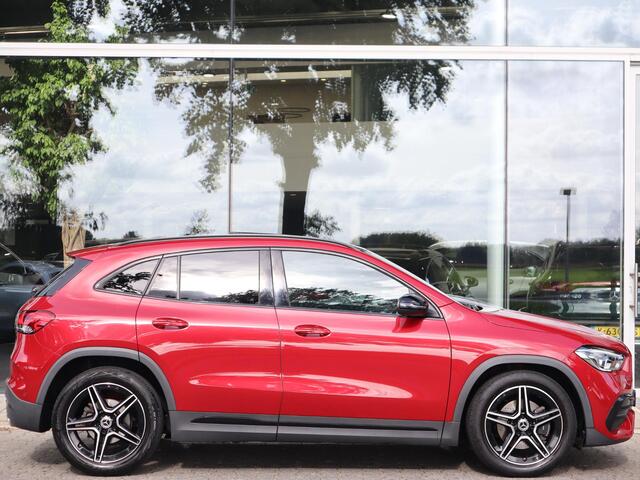 Mercedes-Benz GLA-KLASSE 200 Business Solution AMG l Trekhaak l Panoramadak l Stoelverwarming