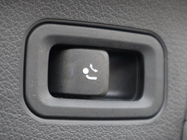 Mercedes-Benz GLA-KLASSE 200 Business Solution AMG l Trekhaak l Panoramadak l Stoelverwarming