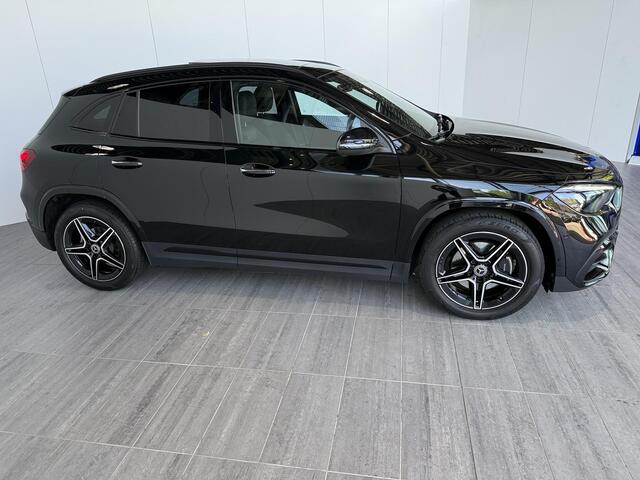 Mercedes-Benz GLA-KLASSE 180 AMG Line | Panoramaschuifdak | Night| Achteruitrijcamera | Dodehoekassistent |