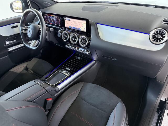 Mercedes-Benz GLA-KLASSE 180 AMG Line | Panoramaschuifdak | Night| Achteruitrijcamera | Dodehoekassistent |