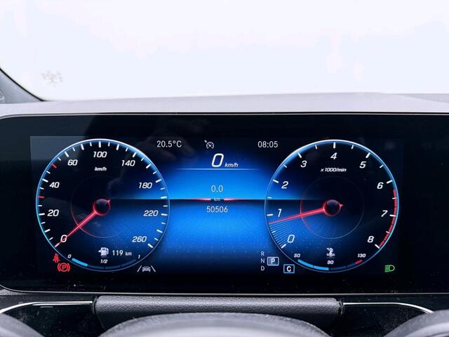 Mercedes-Benz GLA-KLASSE 180 Business Solution Ledkoplampen | Stoelverwarming | Parkeerpakket met achteruitrijcamera | Spiegelpakket. Inclusief 24 maanden Mercedes-Benz Certified garantie voor Europa.