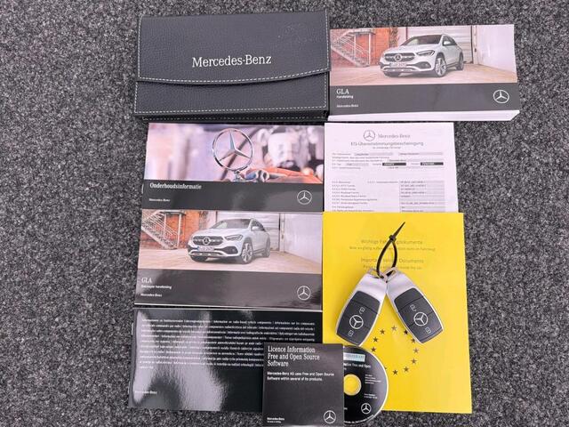Mercedes-Benz GLA-KLASSE 180 Business Solution Ledkoplampen | Stoelverwarming | Parkeerpakket met achteruitrijcamera | Spiegelpakket. Inclusief 24 maanden Mercedes-Benz Certified garantie voor Europa.