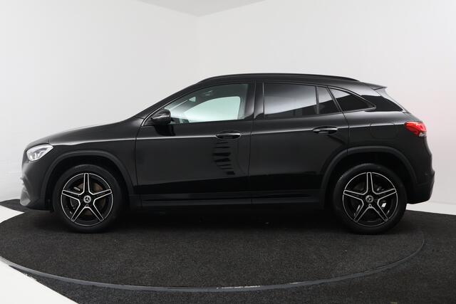 Mercedes-Benz GLA-KLASSE 250 e AMG Line (SFEERVERLICHTING, CAMERA, STOELVERWARMING, LED, 1e EIGENAAR)