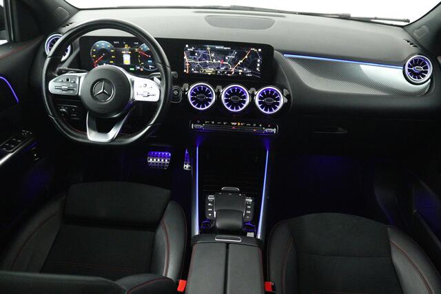 Mercedes-Benz GLA-KLASSE 250 e AMG Line (SFEERVERLICHTING, CAMERA, STOELVERWARMING, LED, 1e EIGENAAR)