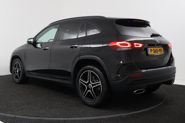 Mercedes-Benz GLA-KLASSE 250 e AMG Line (SFEERVERLICHTING, CAMERA, STOELVERWARMING, LED, 1e EIGENAAR)