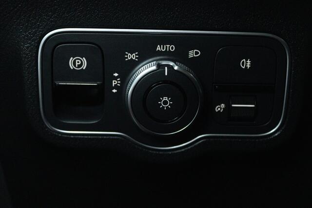 Mercedes-Benz GLA-KLASSE 250 e AMG Line (SFEERVERLICHTING, CAMERA, STOELVERWARMING, LED, 1e EIGENAAR)