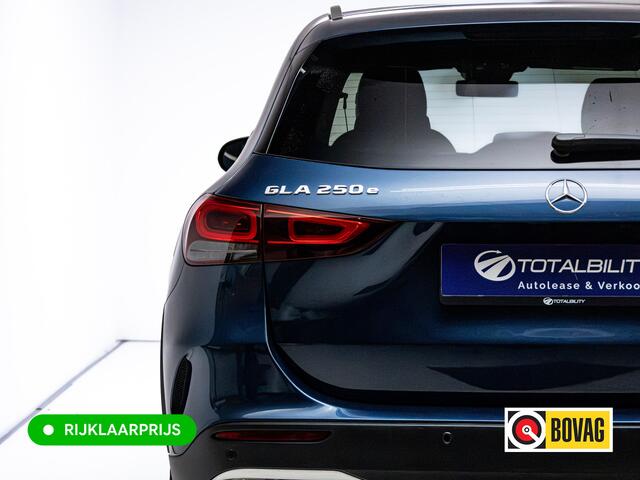 Mercedes-Benz GLA-KLASSE 250 e Business Solution AMG Limited | Panoramadak | Stoelverwarming | Sfeerverlichting | Camera | Navigatie | Focal Audio, Led High Performance, Side Assist, Carplay/Android, Privacy Glas, Zwarte Hemel