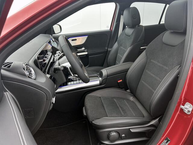 Mercedes-Benz GLA-KLASSE 250 e 140 Year Edition | Plus pakket | Nightpakket | Parkeerpakket | Trekhaak | Panoramaschuifdak | 20" multispaaks lichtmetalen velgen | Warmtewerend, donkergetint glas |
