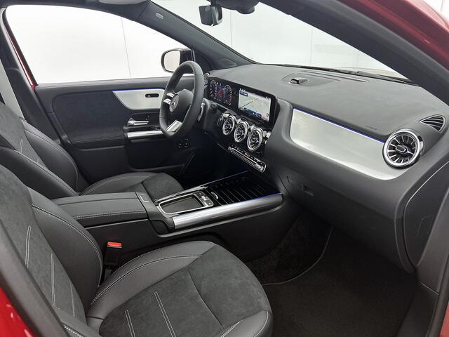 Mercedes-Benz GLA-KLASSE 250 e 140 Year Edition | Plus pakket | Nightpakket | Parkeerpakket | Trekhaak | Panoramaschuifdak | 20" multispaaks lichtmetalen velgen | Warmtewerend, donkergetint glas |