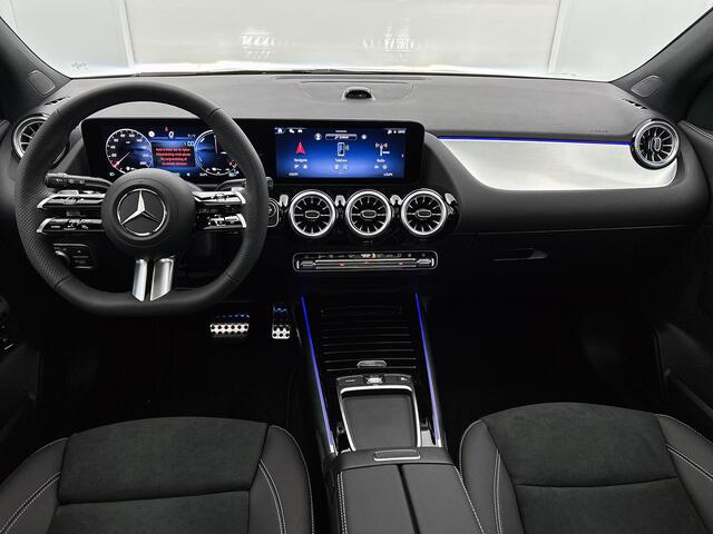 Mercedes-Benz GLA-KLASSE 250 e 140 Year Edition | Plus pakket | Nightpakket | Parkeerpakket | Trekhaak | Panoramaschuifdak | 20" tien-dubbelspaaks AMG velgen | Warmtewerend, donkergetint glas |