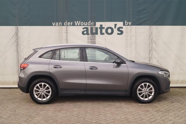 Mercedes-Benz GLA-KLASSE 180d Automaat Business Solution -ECC-NAVI-TREKHAAK-