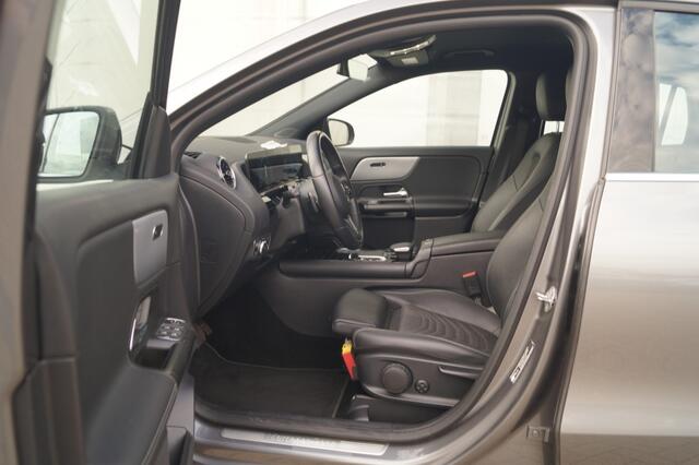Mercedes-Benz GLA-KLASSE 180d Automaat Business Solution -ECC-NAVI-TREKHAAK-