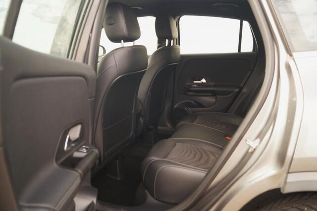 Mercedes-Benz GLA-KLASSE 180d Automaat Business Solution -ECC-NAVI-TREKHAAK-