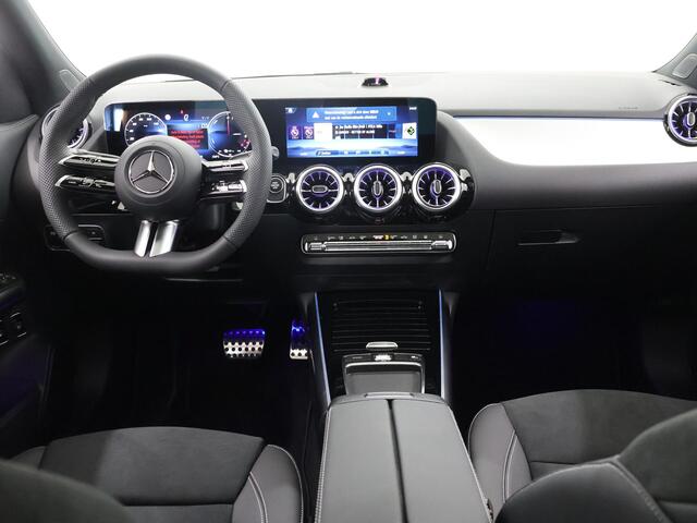 Mercedes-Benz GLA-KLASSE 250 e 140 Years Edition | AMG | Night | Panoramadak | Stoelverwarming | Sfeerverlichting | Achteruitrijcamera |