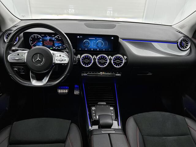 Mercedes-Benz GLA-KLASSE 250 e AMG Plug-In Hybride | AMG-Line IN en Exterieur | Sfeefverlichting| Chroompakket | Navigatie | Panorama-schuifkanteldak | Stoelverwarming | 24 Maanden Mercedes-Benz Certified garantie.