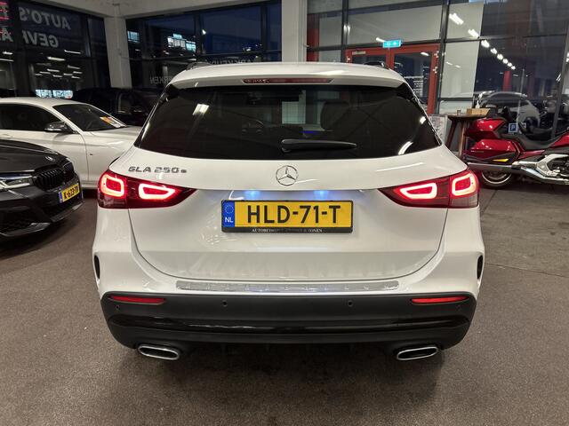 Mercedes-Benz GLA-KLASSE 250 e AMG Line | Adaptive cruise control | Sfeerverlichting | Lane assist | Dodehoeksdetectie | Apple carplay | Stoelverwarming | Lederen/Alcantara bekleding