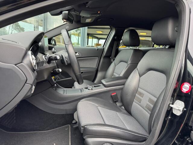 Mercedes-Benz GLA-KLASSE 180 Lease Edition - trekhaak - all season