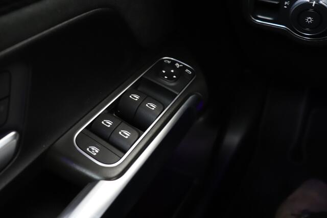 Mercedes-Benz GLB-Klasse 200 Aut. AMG Pano-dak Memory Camera Stoelverw.