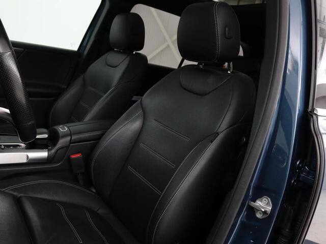 Mercedes-Benz GLB-Klasse 200 Premium Plus | AMG Line | Panoramadak | Leder | Stoelverwarming | Carplay | Camera | Trekhaak | Memory | Carbon | Full LED | Navigatie | Keyless