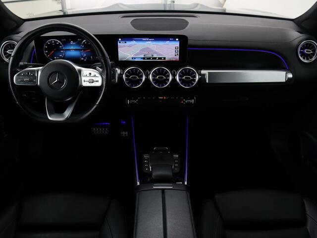 Mercedes-Benz GLB-Klasse 200 Premium Plus | AMG Line | Panoramadak | Leder | Stoelverwarming | Carplay | Camera | Trekhaak | Memory | Carbon | Full LED | Navigatie | Keyless
