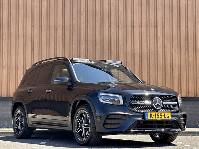 Mercedes-Benz GLB-Klasse 180 Business Solution AMG 7p. | BRABUS-Pakket | Panoramadak | Burmester | Sfeerverlichting | Augmented Reality | Achteruitrijcamera | Elektrische Trekhaak | Keyless Go/Entry | Apple Carplay/Android Auto | Cruise Control |