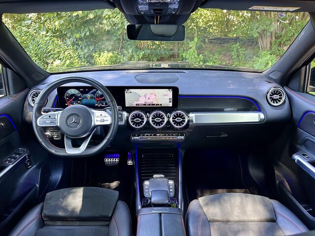 Mercedes-Benz GLB-Klasse 180 Business Solution AMG 7p. | BRABUS-Pakket | Panoramadak | Burmester | Sfeerverlichting | Augmented Reality | Achteruitrijcamera | Elektrische Trekhaak | Keyless Go/Entry | Apple Carplay/Android Auto | Cruise Control |
