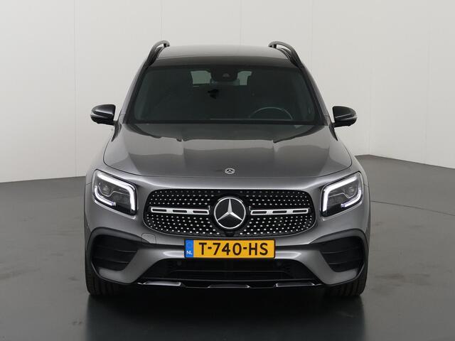 Mercedes-Benz GLB-Klasse 180 AMG Line | Night | Panoramadak | Adaptief demping onderstel | Sfeerverlichting | 360 graden camera