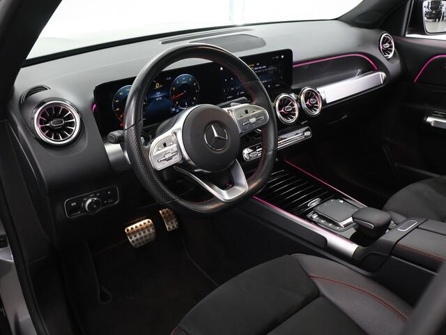 Mercedes-Benz GLB-Klasse 180 AMG Line | Night | Panoramadak | Adaptief demping onderstel | Sfeerverlichting | 360 graden camera