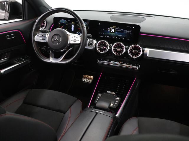 Mercedes-Benz GLB-Klasse 180 AMG Line | Night | Panoramadak | Adaptief demping onderstel | Sfeerverlichting | 360 graden camera