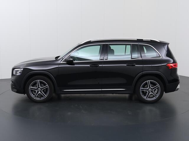 Mercedes-Benz GLB-Klasse 200 Premium Plus | AMG | Panoramadak | Multibeam | 19" lichtmetalen velgen | Widescreen | Stoelverwarming |