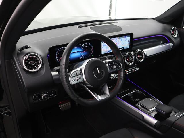 Mercedes-Benz GLB-Klasse 200 Premium Plus | AMG | Panoramadak | Multibeam | 19" lichtmetalen velgen | Widescreen | Stoelverwarming |