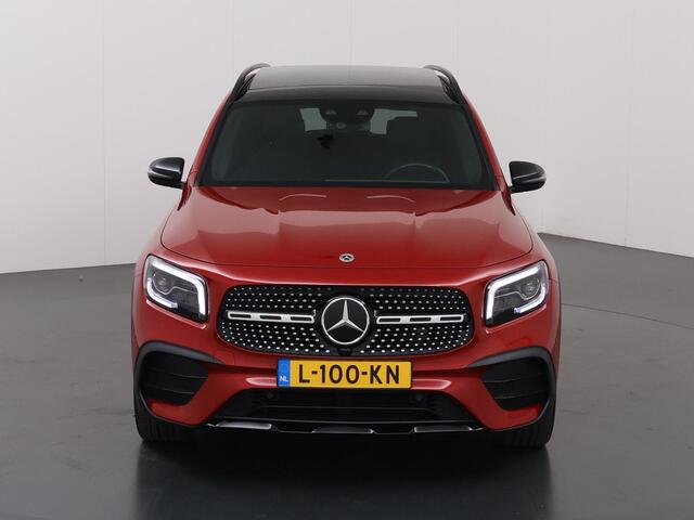 Mercedes-Benz GLB-Klasse 200 Business Solution AMG | Night | Rijassisentiepakket | Memory | Panoramadak | Stoelverwarming |