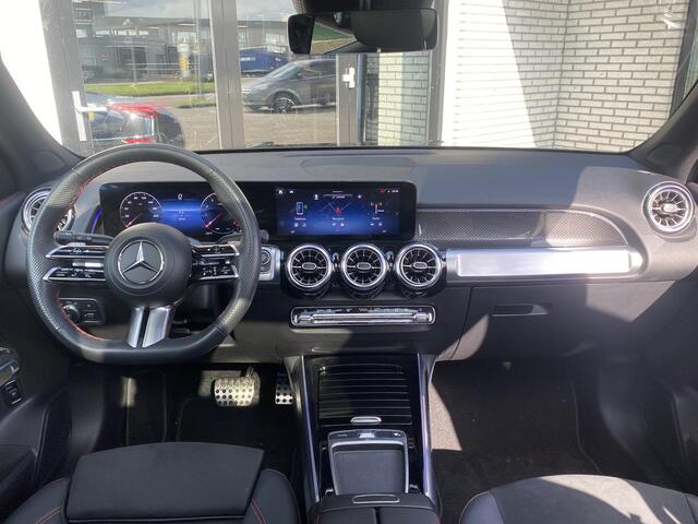 Mercedes-Benz GLB-Klasse 200 AMG | Trekhaak | Panoramadak