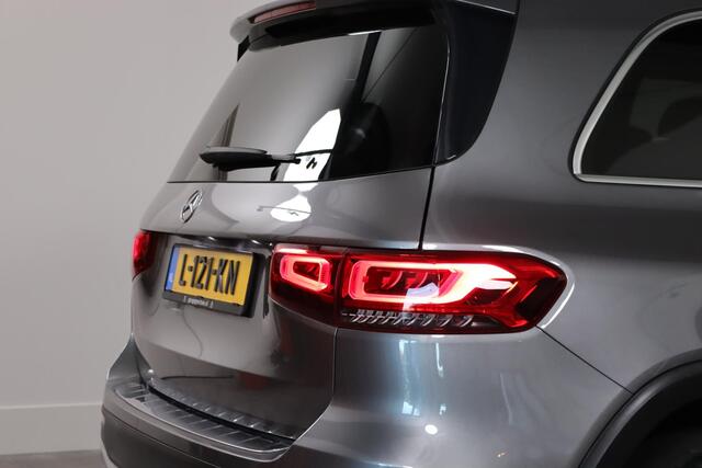 Mercedes-Benz GLB-Klasse 180 Luxury 7-Persoons, Panoramadak, Leder, Sfeerverlichting, Trekhaak, Apple Carplay/Android Auto