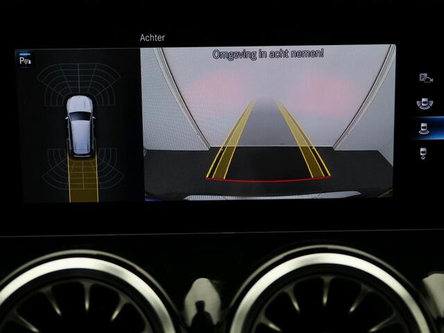 Mercedes-Benz GLB-Klasse 200 AMG Line 7 Persoons AMG Line | Night Pakket | Trekhaak | 7 Persoons | Sfeerverlichting | Ledkoplampen | Stoelverwarming. Inclusief 24 maanden Mercedes-Benz Certified garantie voor Europa.