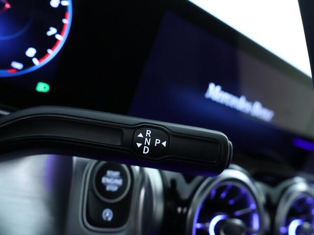 Mercedes-Benz GLB-Klasse 200 AMG Line | Panoramadak | Trekhaak | Cruise Control | Sfeerverlichting | Dodehoek detector | Inclusief 48 maanden MB Certified garantie voor Europa.