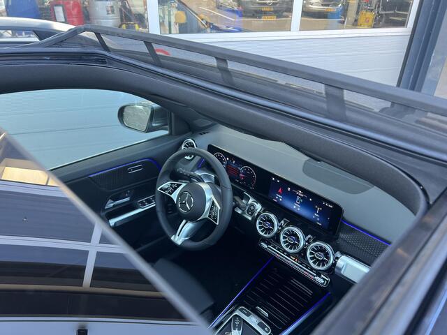 Mercedes-Benz GLB-Klasse 180 Star Edition Luxury | Panoramadak | 360° Camera | Dodehoekassistent | MULTIBEAM LED Koplampen | Stoelverwarming | Sfeerverlichting | Elektrische Achterklep | Elektrisch Inklapbare Buitenspiegels | Parkeersensoren